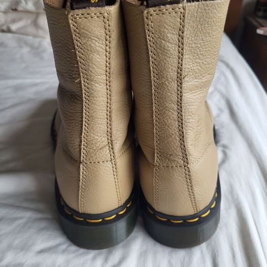 Womens Doc Marten Boots Size 9/ 43