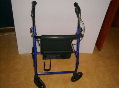 Mobility Rollator Walker + storage, brakes