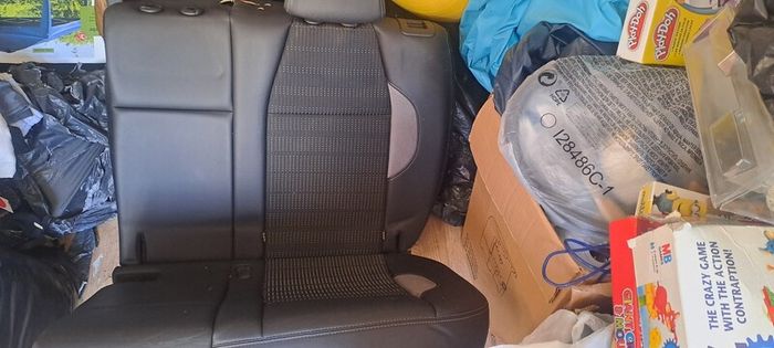 Peugeot double seat & seatbelt