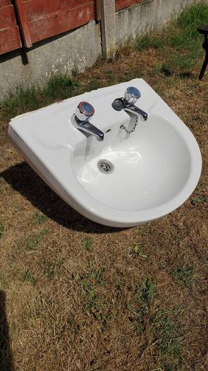 Free bathroom sink