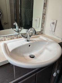 Bathroom sink