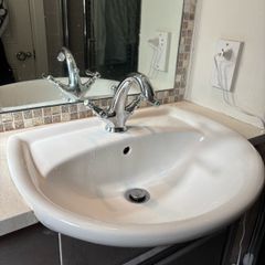 Bathroom sink