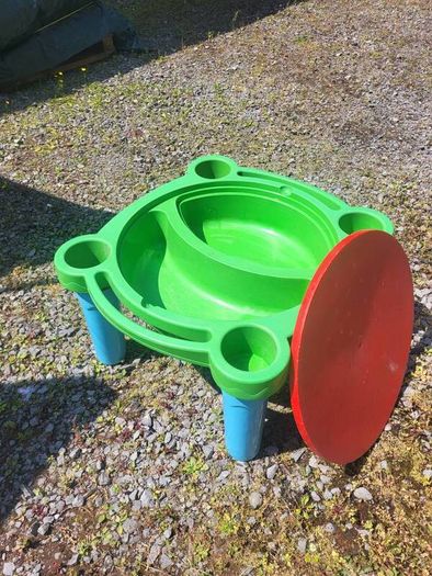 Children's sandbox on legs