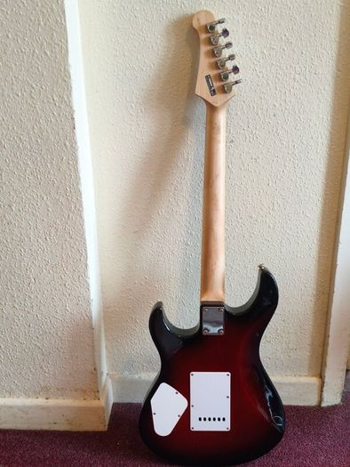 Yamaha Pacifica 112V Electric Guitar  Sunburst