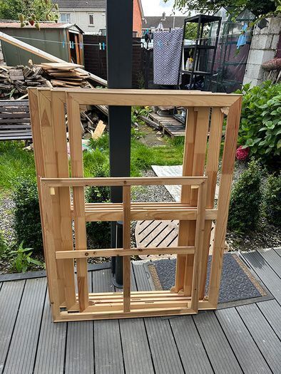 5 Canvas stretcher frames. 4 -120x80 1 - 81.5 x 81.5