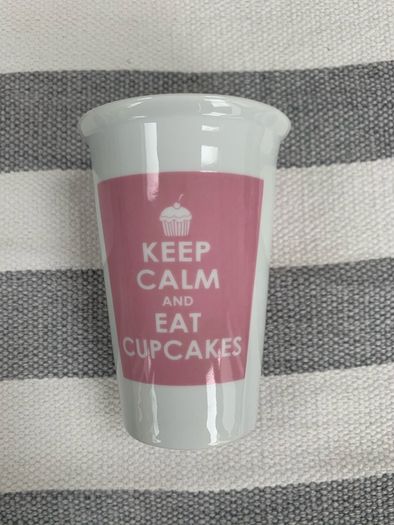 Keep Calm and Eat Cupcakes mug