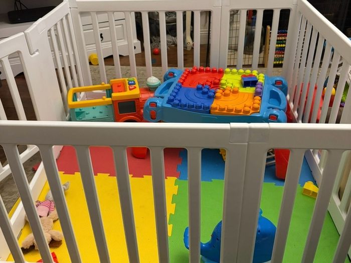 Child's play pen