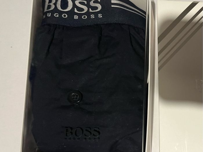 hugo boss shorts size xl