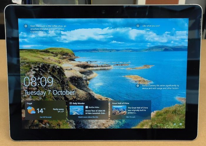 Microsoft Surface Go (1824) - 128GB / 8GB Intel Pentium 4415Y Windows 11 pro/ Used
