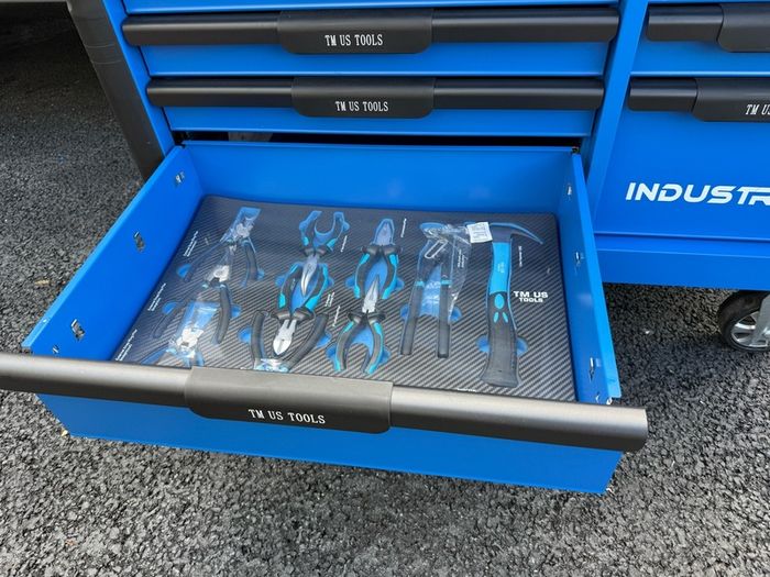 Brand New 12 Drawer Tool Chest Full Of Tools