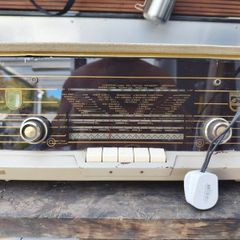 Antique lamp radio
