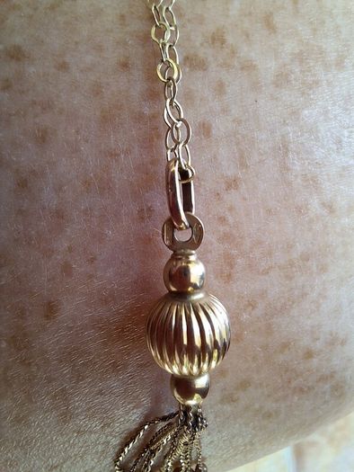 Gold pendant & chain  2 .92 grams                          2.82 grams