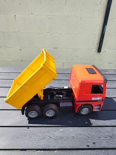 Bruder dump truck and teleporter