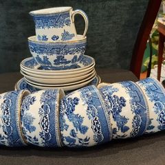 20 piece Arklow Pottery Blue Willow pattern tea set