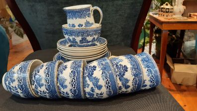 20 piece Arklow Pottery Blue Willow pattern tea set