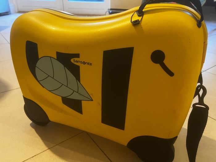 Kids suitcase