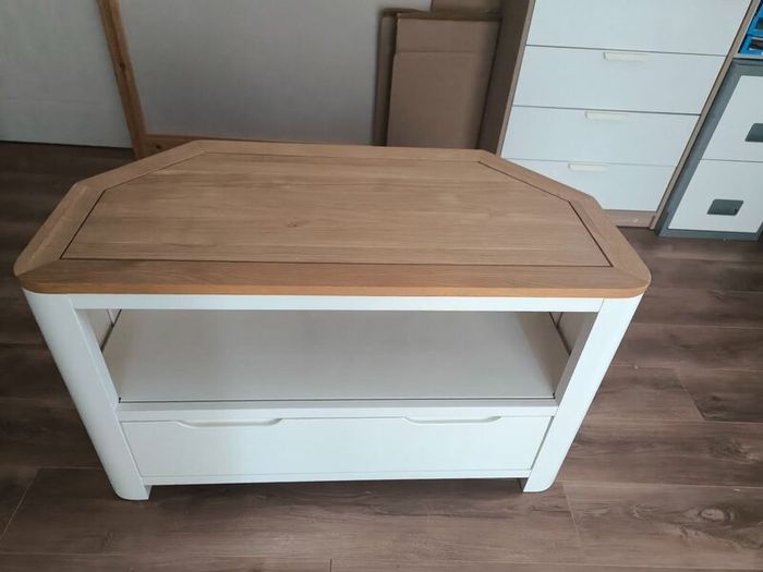 Corner TV Unit