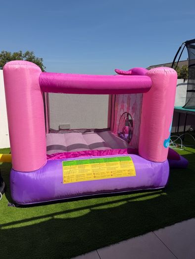 kids bouncy castle