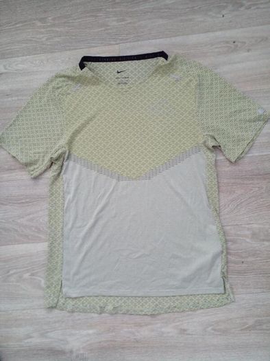 Nike T-shirt size S