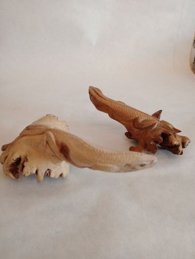 Hand Crafted Wooden Lizards x 2