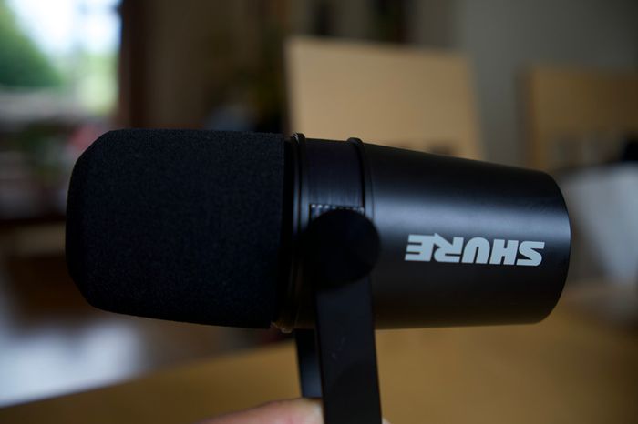 Shure MV7X Microphone + Boom Arm