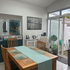 kitchen table and 6 chairs
