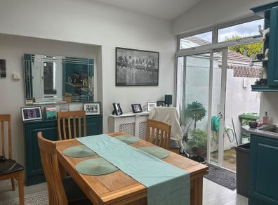 kitchen table and 6 chairs