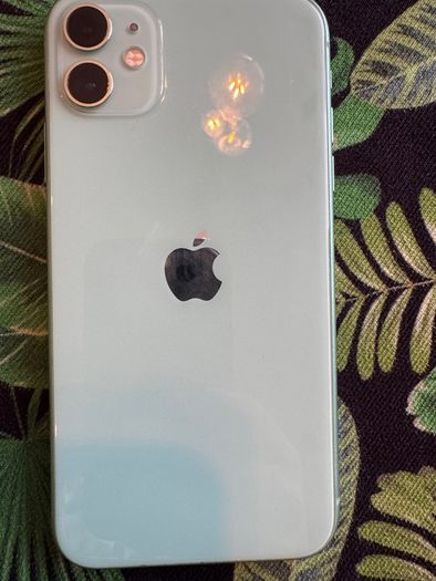 Stunning iphone 11 64GB plus an extensive set of accessories