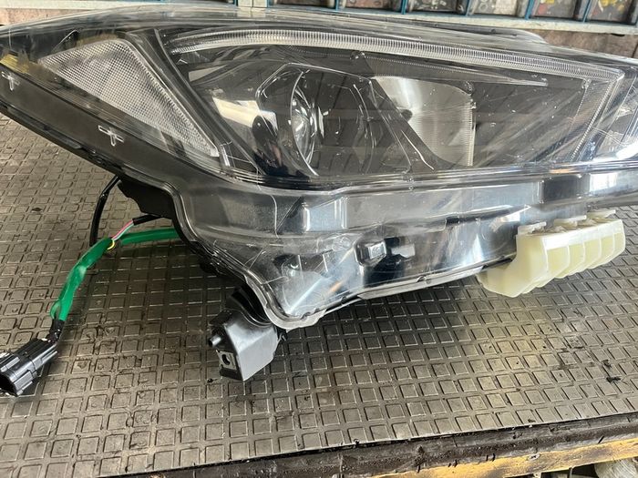 Headlight Nissan Leaf