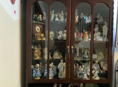 Clock, figures, Display Cabinet