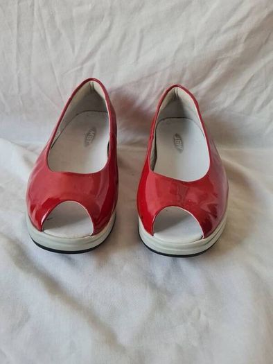 Mbt kainga rockers Size 4 eu 37 red leather in excellent condition