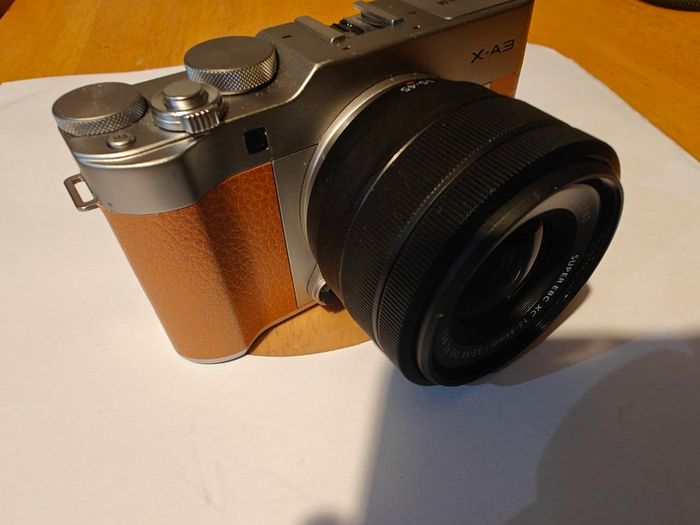 Fujifilm X-A3 with Fuji XC 15-45mm Lens and extra battery