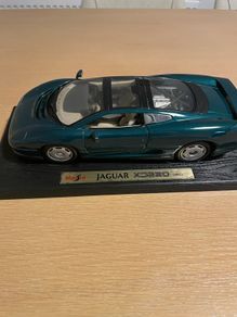Jaguar XJ220