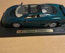 Jaguar XJ220