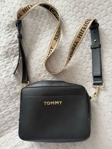 Tommy Hilfiger crossbody shoulder bag handbag women/ camera bag