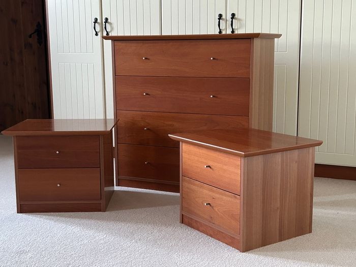 Bedroom furniture set in perfect condition - chest drawers + 2 lockers