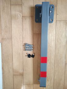 Heavy duty parking bollard