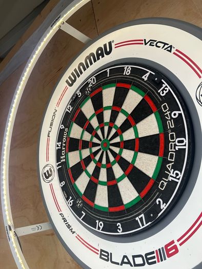 Winmau dartboard lighting and surround + harrows quadro board