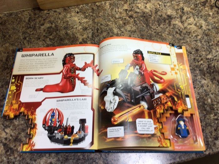 lego nexo knights  the book of knights - with mini figure