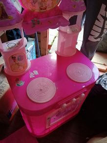 Kids kitchen play