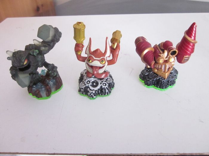 Six Skylanders Spyros Adventure Figures