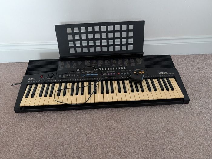 Yamaha PSR - 210 keyboard