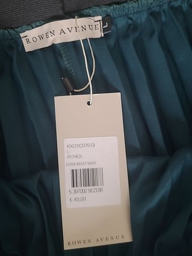 Size Large teal pleated skirt
