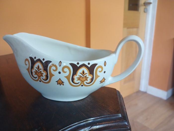 Arklow pottery gravy boat