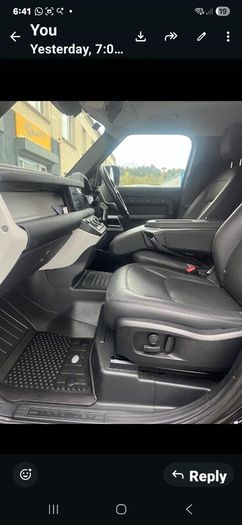 Land Rover Defender 2024