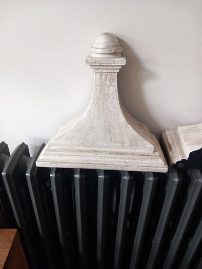 2 Decorstive Wall Shelves