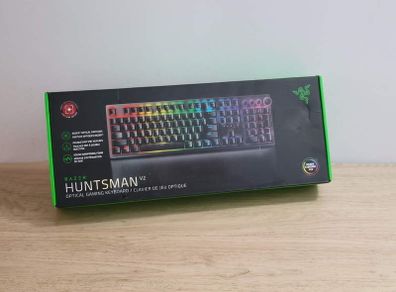Razer Huntsman V2 Optical Gaming Keyboard @ Fastest Linear Optical Switches Gen-2 w/Sound Dampeners & 8000Hz Polling Rate - Doubleshot PBT Keycaps - Dedicated Media Keys & Dial - Ergonomic Wrist Rest