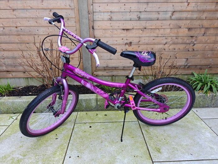 Girls Bike: 20 Inch for 6 to 10 years