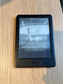 Amazon Kindle 10th Gen 6" With Light, Working