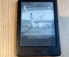 Amazon Kindle 10th Gen 6" With Light, Working